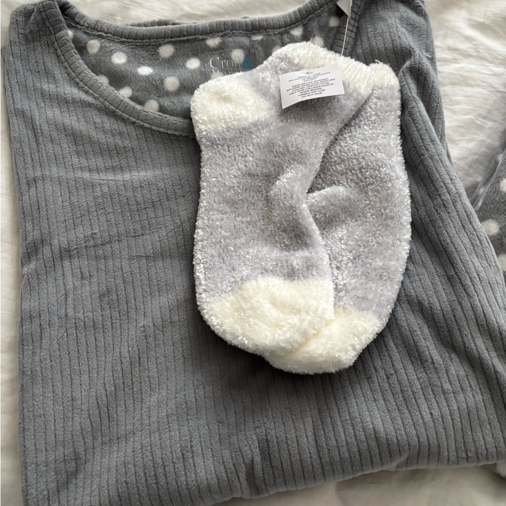 Croft & Barrow Gray Polka Dot Pajama Set - Picture 2 of 5